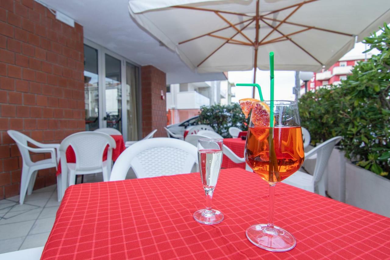 Hotel Napoleon Riccione Esterno foto