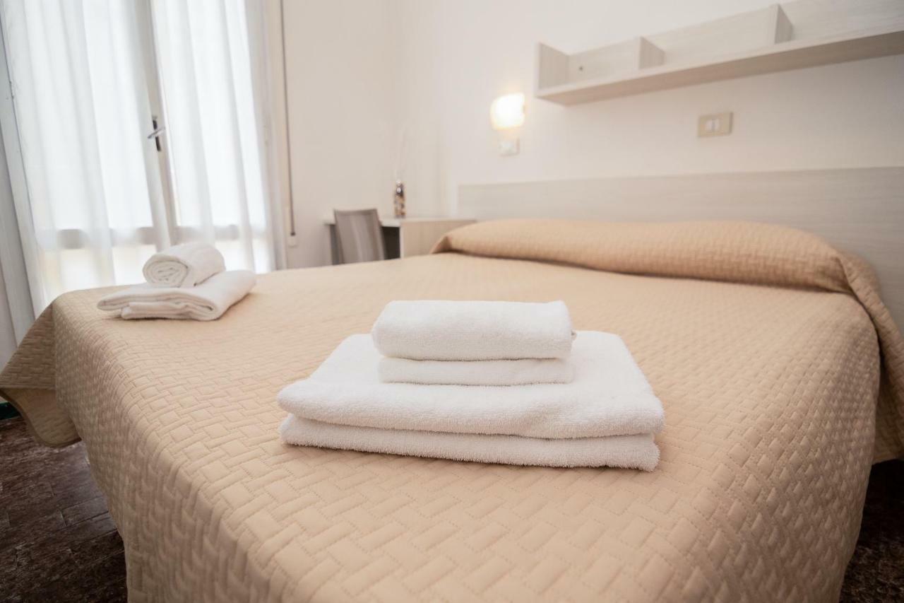Hotel Napoleon Riccione Esterno foto