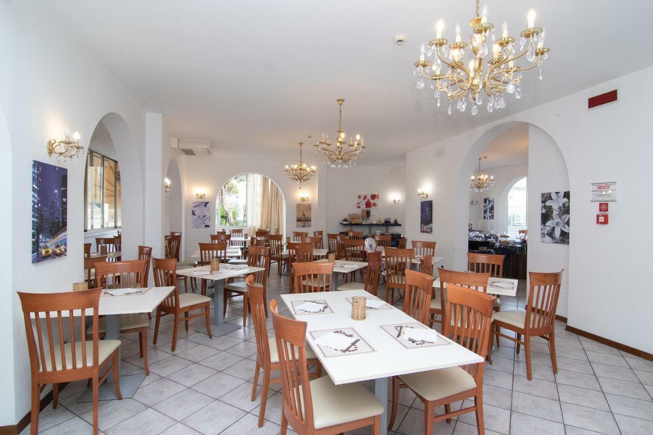 Hotel Napoleon Riccione Esterno foto
