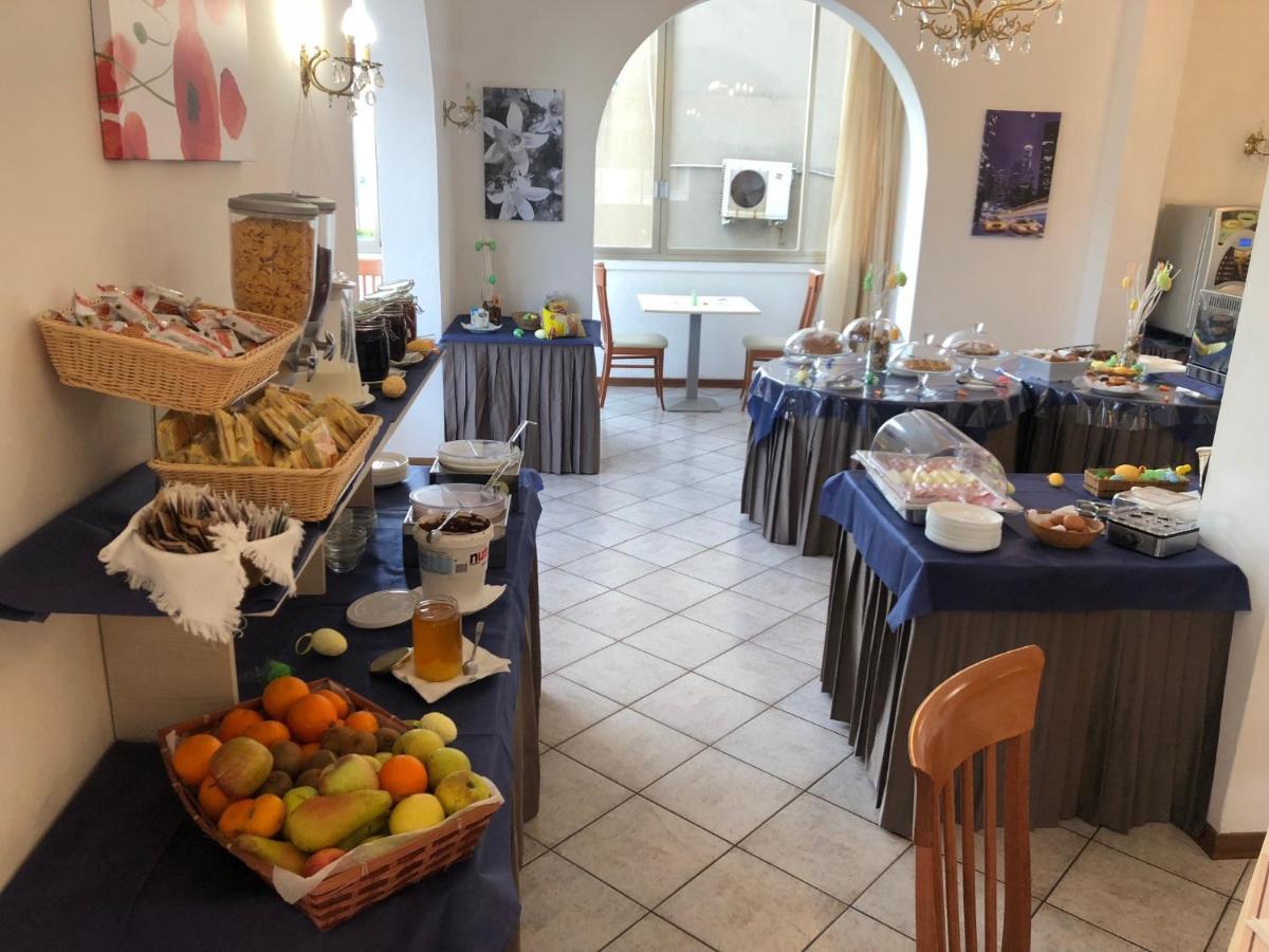 Hotel Napoleon Riccione Esterno foto
